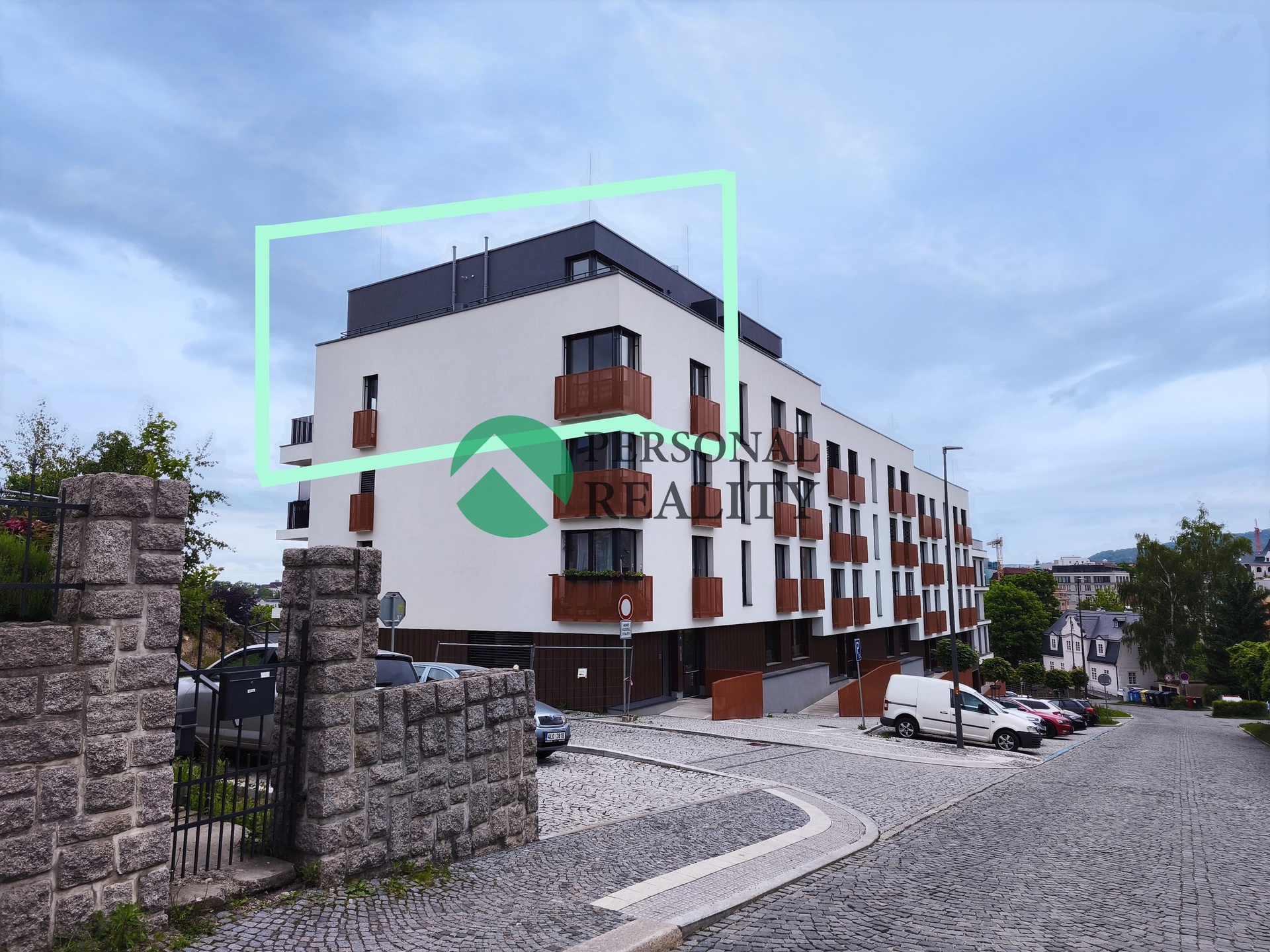 Pronájem mezonetového bytu 5+kk 153 m², 2x terasa, 2x parkovací stání, Liberec - ul. Na Perštýně